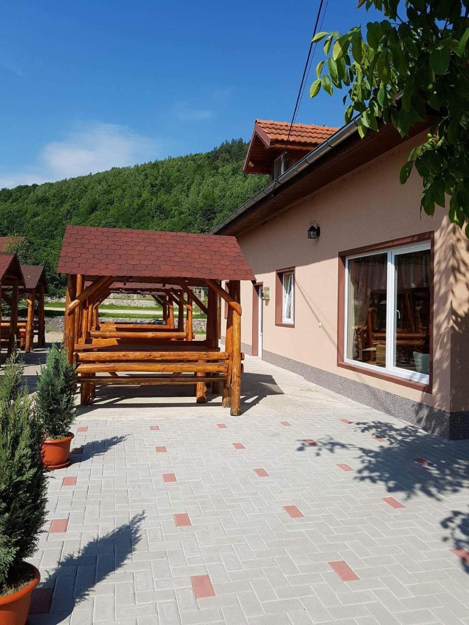Cabana Sarmis Costesti Bagian luar foto